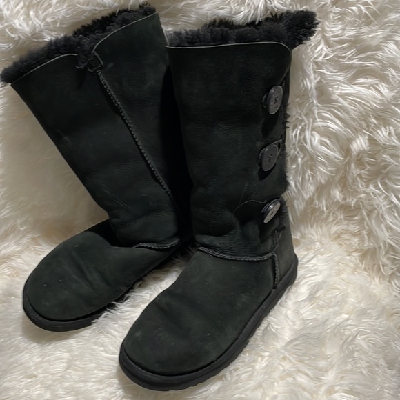UGG Bailey Button Triplet sheepskin black suede boots size 8 w/ 3 buttons. - Picture 10 of 16